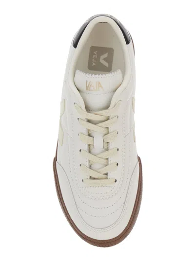 Veja Low-top Round Toe Sneakers With Contrast Sole In White