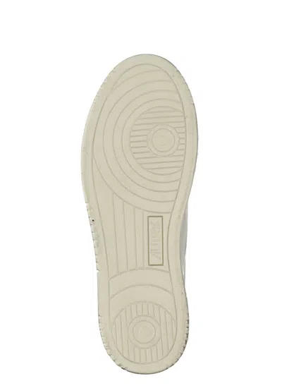 Autry White/black/blue Medalist Low Super Vintage Sneakers In Neutral