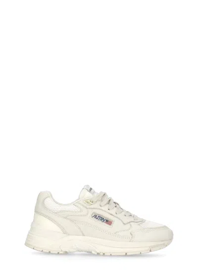 Autry Hyperway Sneakers In Whisper White Laminated Leather And Mesh In Neutral