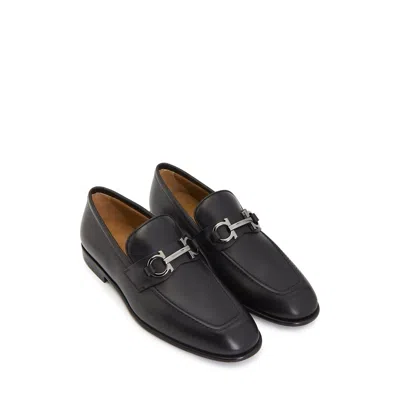 Ferragamo Foster Gancini Loafers In Hammered Leather In Nero