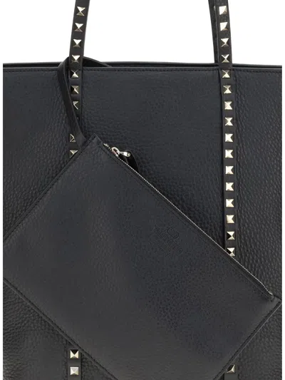 Valentino Garavani Rockstud Shopping Bag In Grained Calfskin In Black