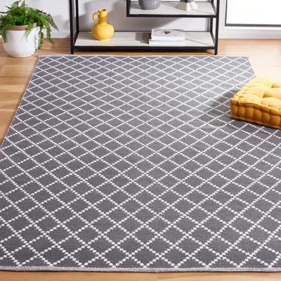 Safavieh Montauk Machine Made Area Rug, Dark Grey / Ivory Contemporary Style Easy Care In Gray