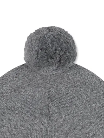 绒球细节套头帽