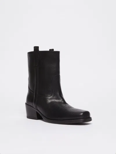 Weekend Max Mara Square Toe Ankle Boots In Black