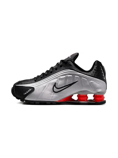 Nike Shox R4 Sneaker In Black