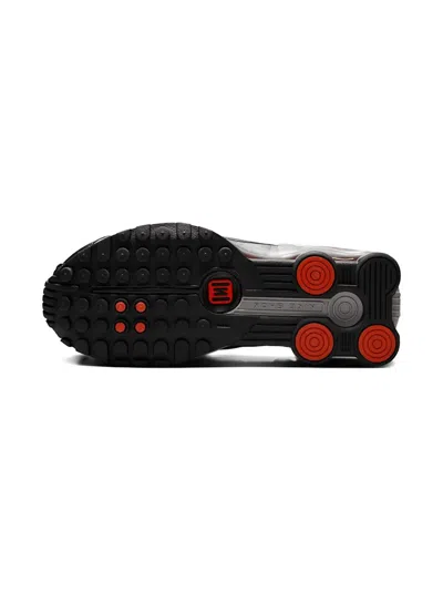 Nike Shox R4 Sneaker In Black