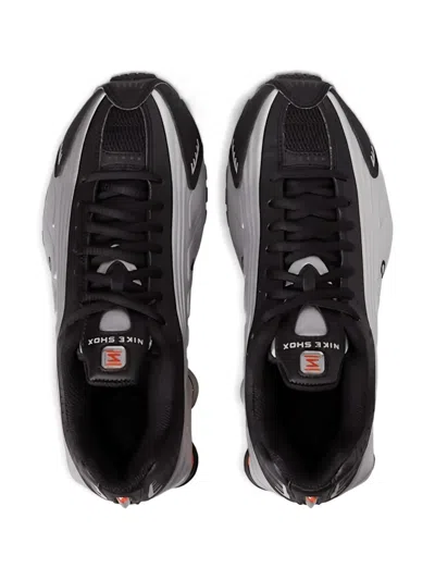 Nike Shox R4 Sneaker In Black