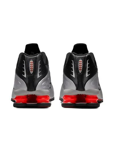 Nike Shox R4 Sneaker In Black