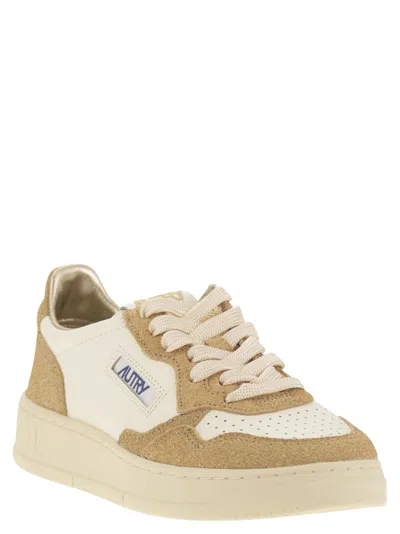 Autry Sneakers Medalist Low In Avory And Gold Leather Glittered In Multi