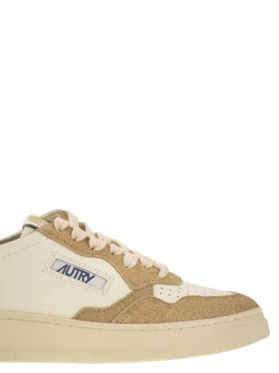Autry Sneakers Medalist Low In Avory And Gold Leather Glittered In Multi