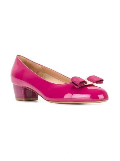 Shop Ferragamo Salvatore  'vara' Pumps - Pink