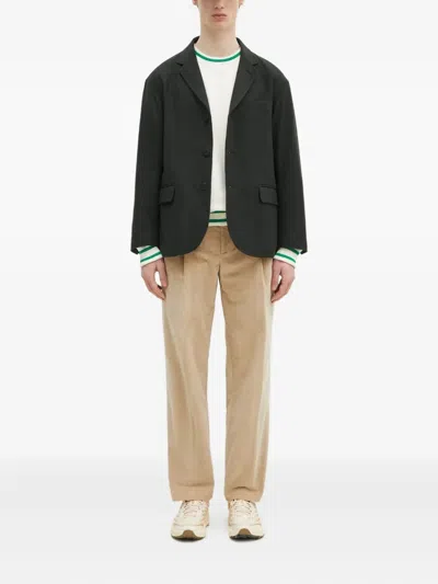 三纽扣平驳领西装夹克