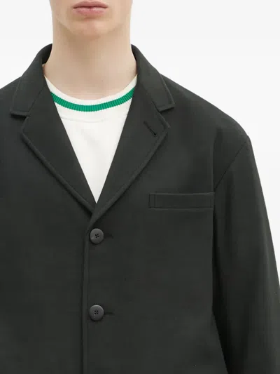 三纽扣平驳领西装夹克