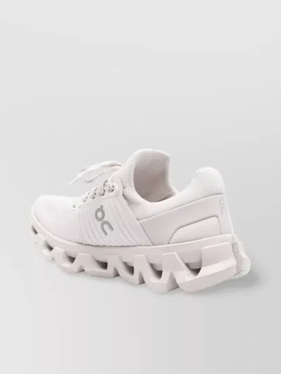 On Swift Cloud 4 Ad In White