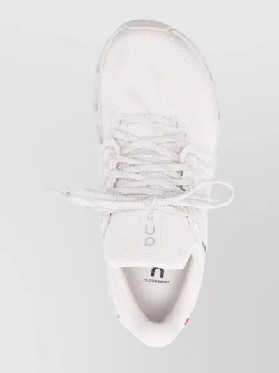 On Swift Cloud 4 Ad In White