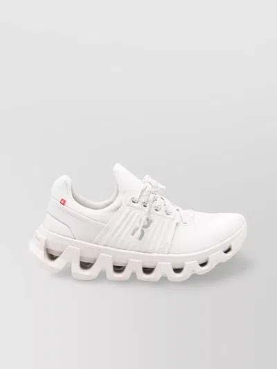 On Swift Cloud 4 Ad In White