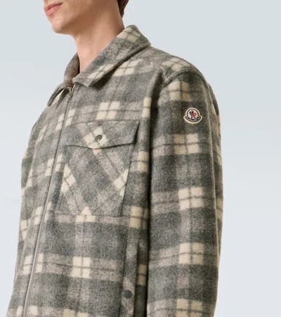 Moncler Graphic Logo Long Sleeve Cotton T-shirt In Gray