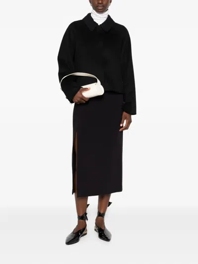 百褶开衩半身裙