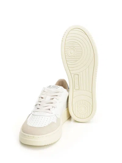 Autry Logo-patch Low-top Sneakers In White