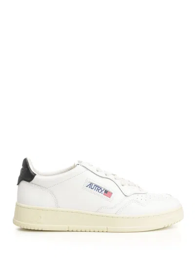 Autry Medalist Low Sneakers In White
