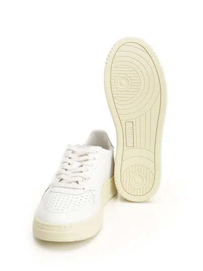 Autry Sneakers Medalist Low In Pelle Bianca E Tidal Foam In Multi