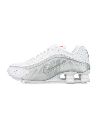 Nike Wave Effect Low Top Sneakers In Silver
