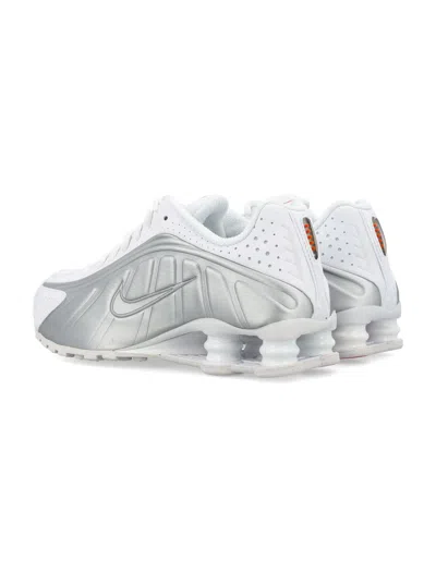 Nike Wave Effect Low Top Sneakers In Silver