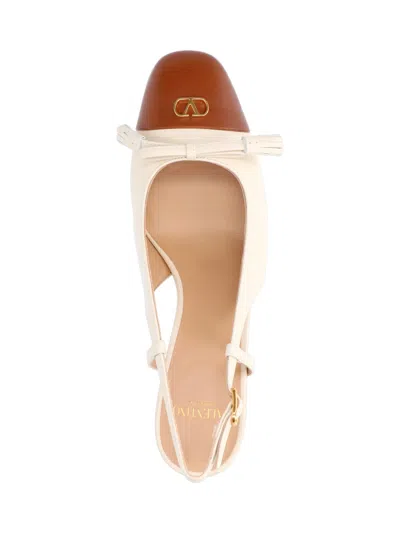 Valentino Slingback Valet Du Roi Pumps In Butter/tobacco In Nude