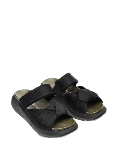 Onwuad Crossover Strap Sandals In Black
