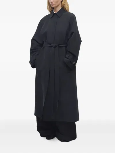 The Row Ryo Silk Coat In Black