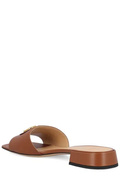Valentino Garavani Valentino Vlogo Signature Leather Sandal In Neutral