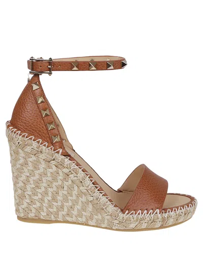 Valentino Garavani Rockstud 120 Leather Wedge Espadrilles In Tan