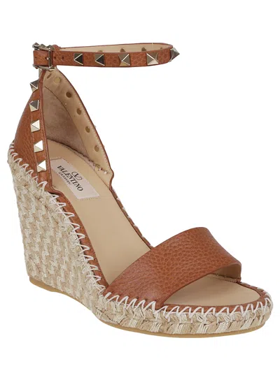 Valentino Garavani Rockstud 120 Leather Wedge Espadrilles In Tan
