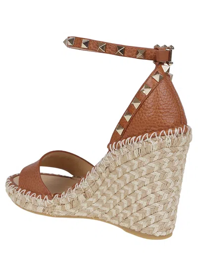 Valentino Garavani Rockstud 120 Leather Wedge Espadrilles In Tan