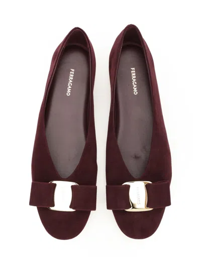 Ferragamo Bow Detail Suede Ballerinas In Burgundy