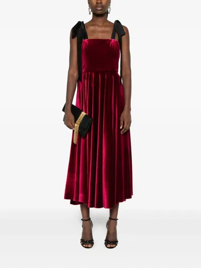 方领中长连衣裙