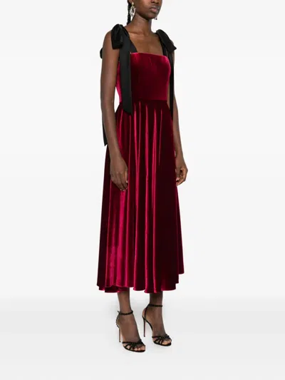 方领中长连衣裙