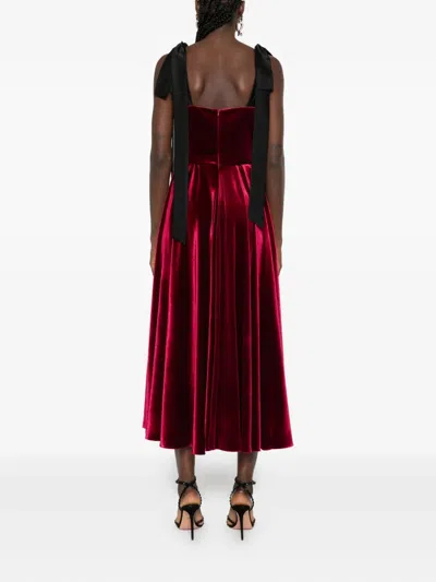 方领中长连衣裙