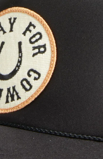 Friday Feelin ' Pray For Cowboys Trucker Hat In Black