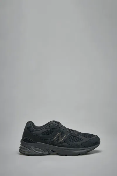 New Balance 2010 Mesh-panelled Sneakers In Black