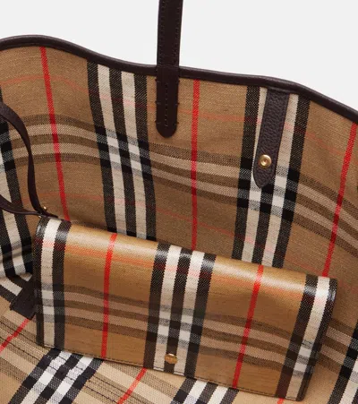 Burberry Beige Highlands Medium Tote Bag In Sand