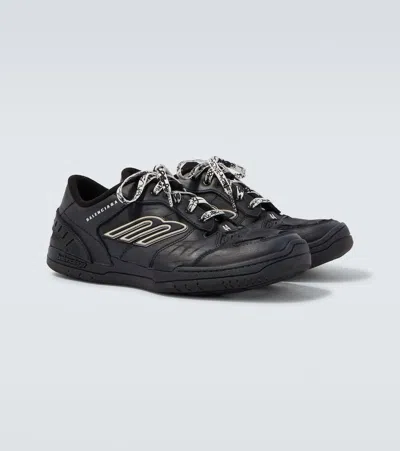 Balenciaga Hamptons Worn-out Low-top Leather Sneakers In Black