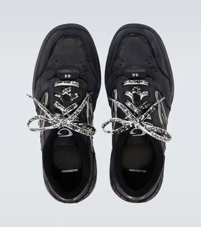 Balenciaga Hamptons Worn-out Low-top Leather Sneakers In Black