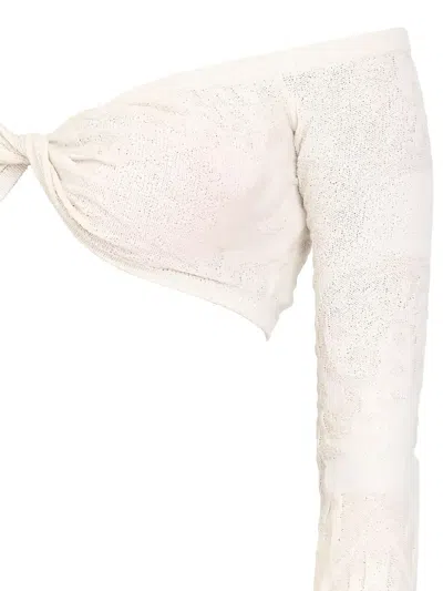 露肩结饰细节上衣