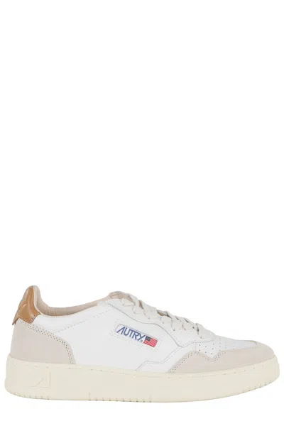Autry Low-top Sneakers With Suede Inserts And Contrasting Heel In White