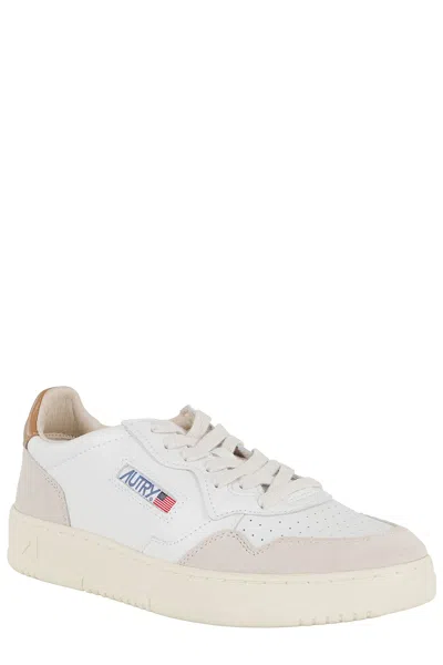 Autry Low-top Sneakers With Suede Inserts And Contrasting Heel In White