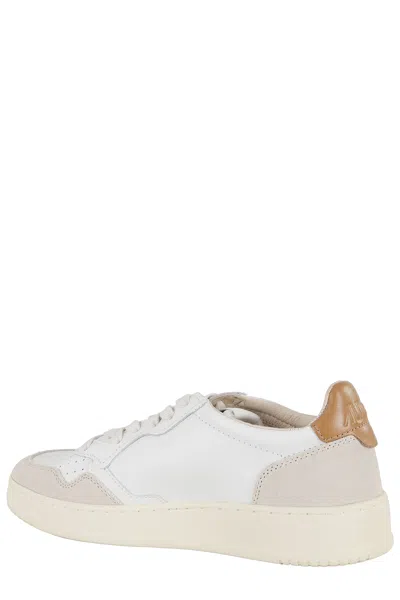 Autry Low-top Sneakers With Suede Inserts And Contrasting Heel In White