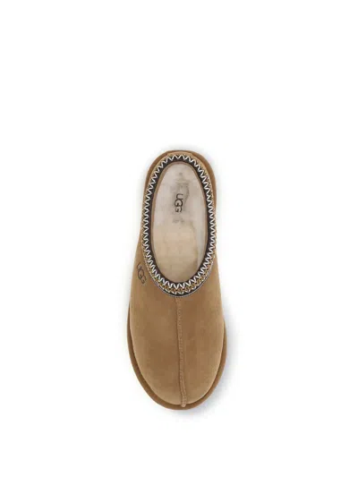 Ugg Slip-on Clog In Soft Suede With Sheepskin Lining In Nude