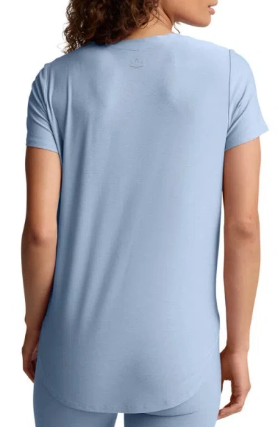Beyond Yoga On The Down Low T-shirt In Blue