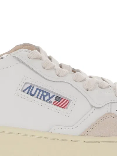 Autry Medalist Low Sneakers With Suede Inserts And Contrasting Heel In White